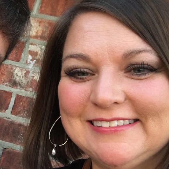 Meet your Posher, Jessica - Picture 1 of 1